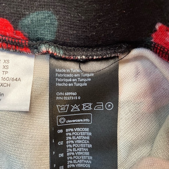 H&M DIVIDED FLORAL SKATER SKIRT - Picture 6 of 8